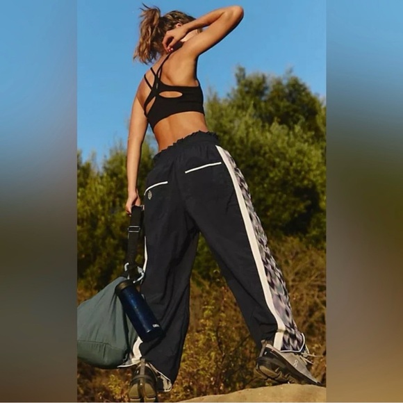 NWT free people movement joggers w/ drawstring sz S tapered leg flattering cut - Picture 4 of 11